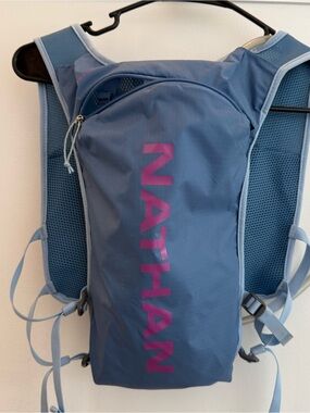 Nathan QuickStart 4L Hydration Pack in Slate Blue with Pink Logo